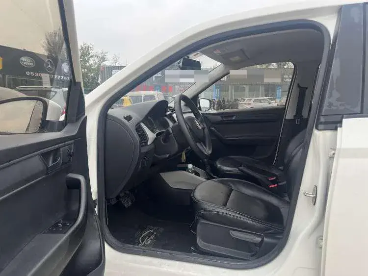 2017 SKODA FABIA thumbnail 4