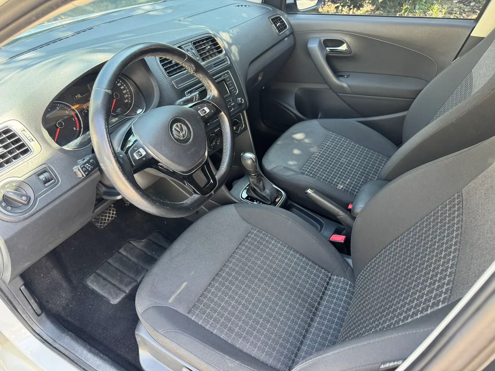 2016 VOLKSWAGEN POLO thumbnail 3