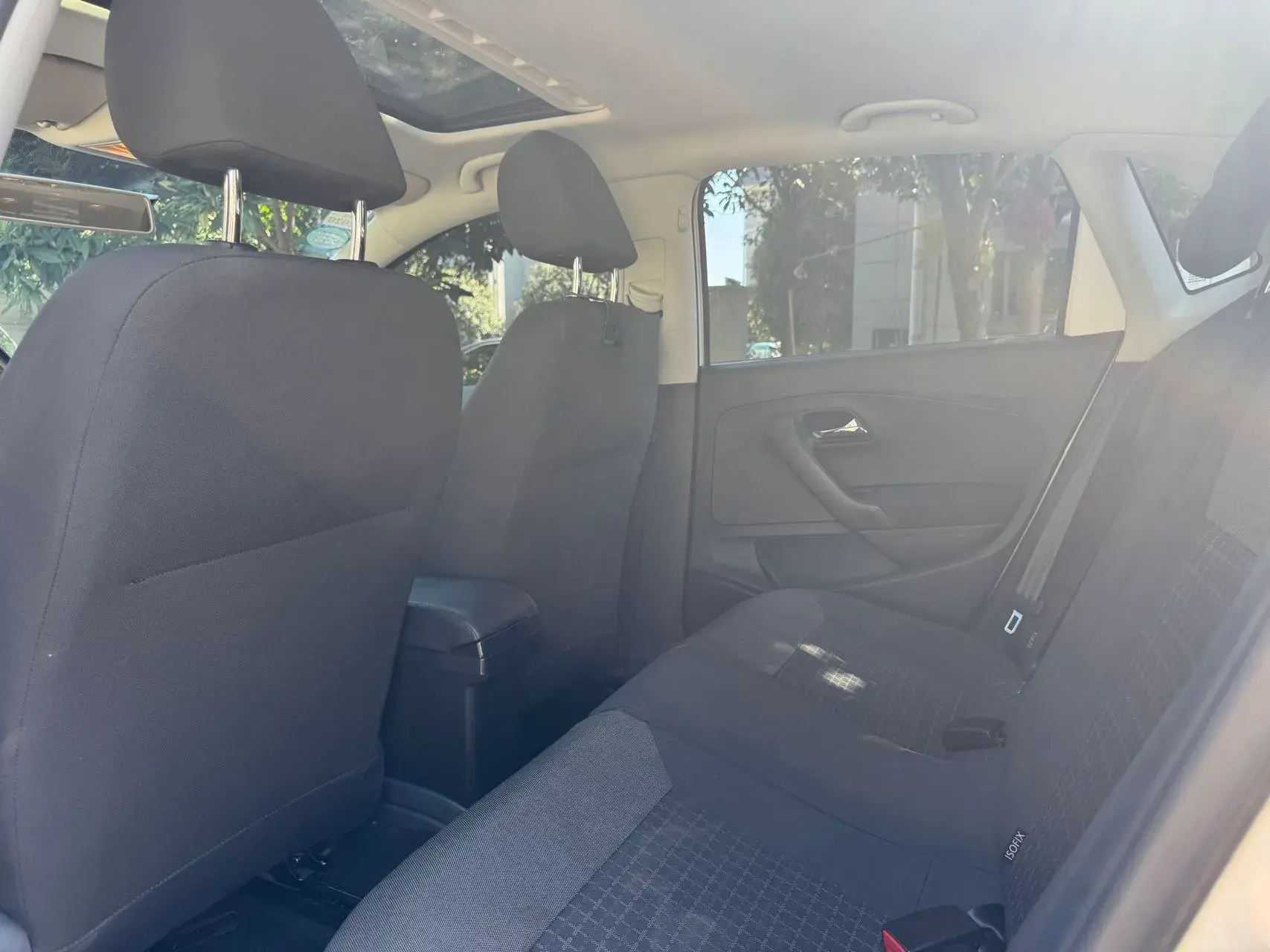 2016 VOLKSWAGEN POLO thumbnail 4