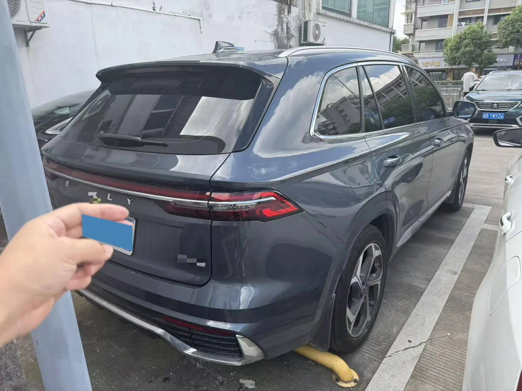 2025 GEELY MONJARO thumbnail 3