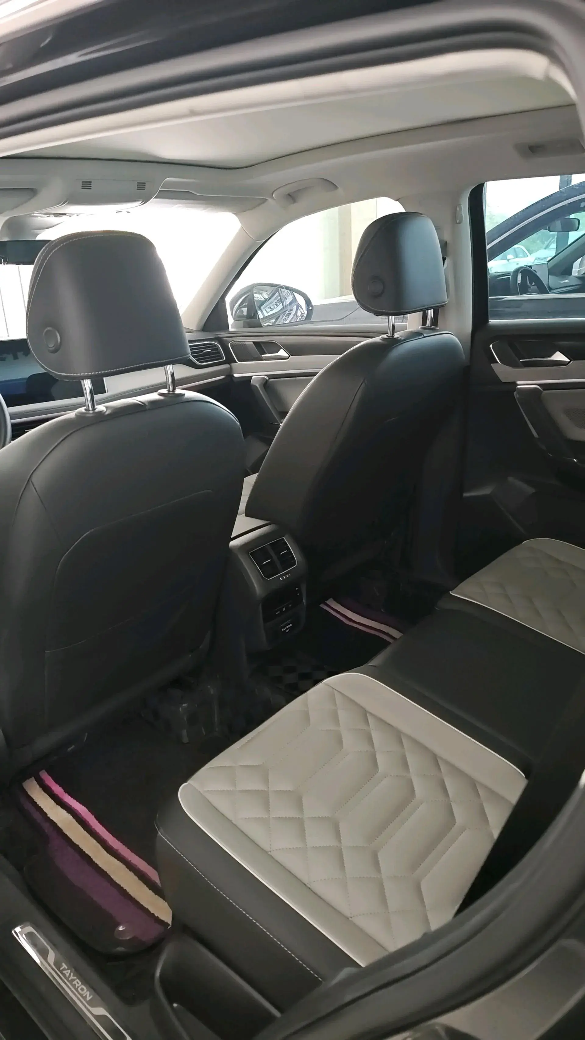 2024 VOLKSWAGEN TAYRON thumbnail 3