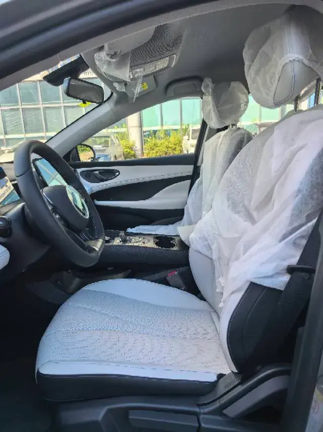 2025 BYD SEAL05 thumbnail 4