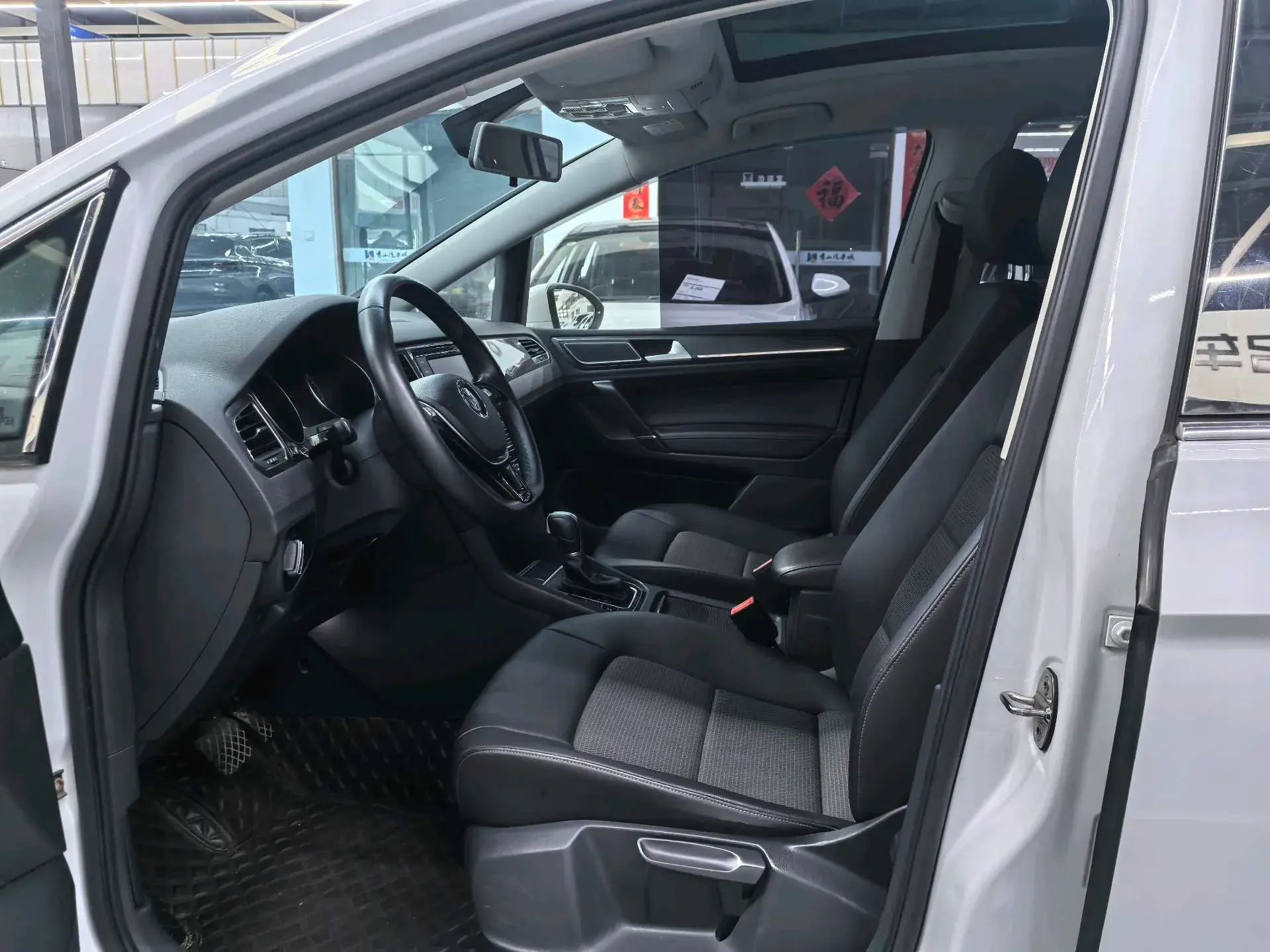 2018 VOLKSWAGEN GOLF thumbnail 4