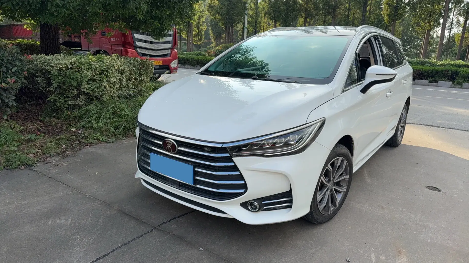 2019 BYD SONG view 1