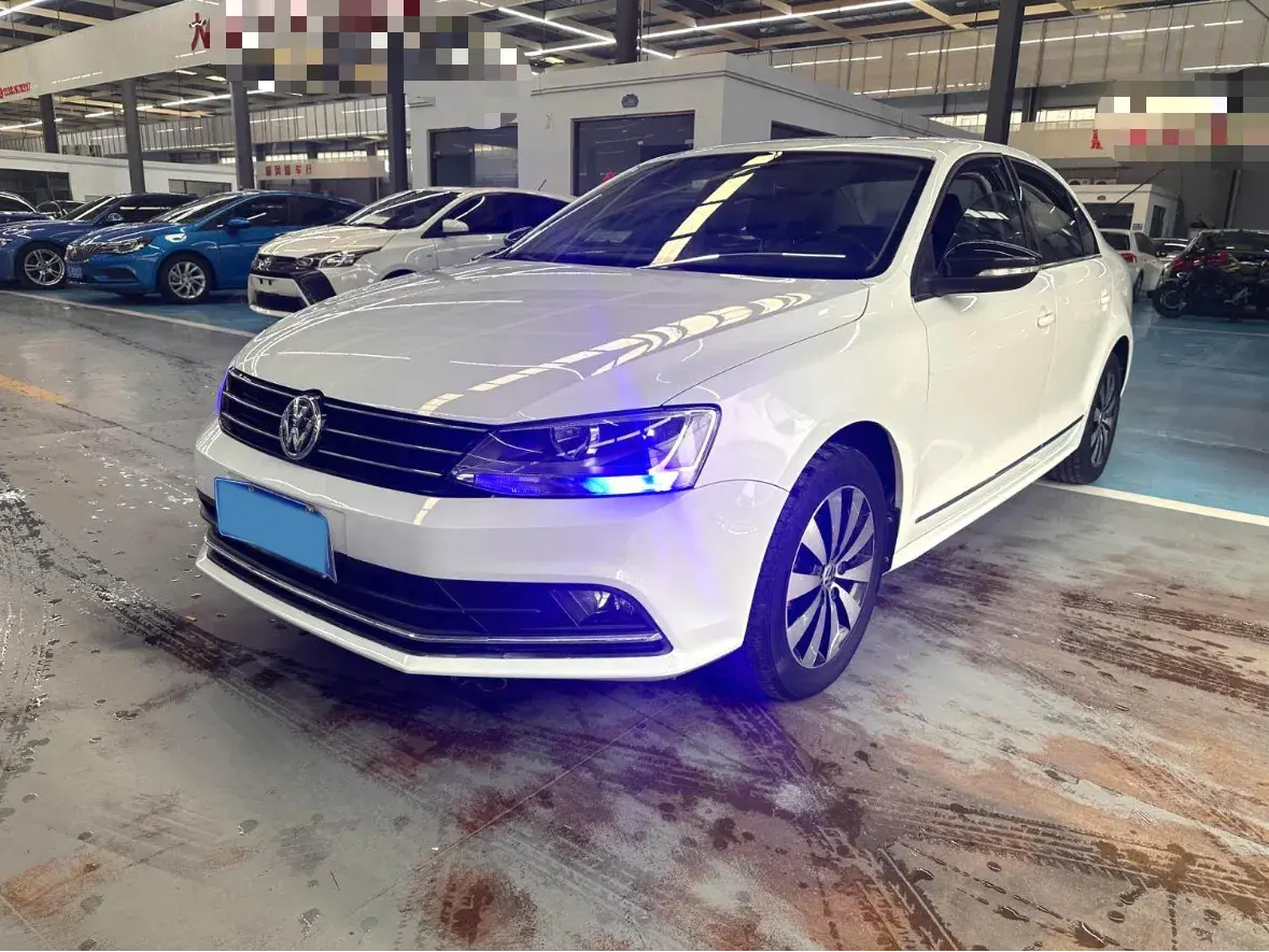 2018 VOLKSWAGEN SAGITAR view 1