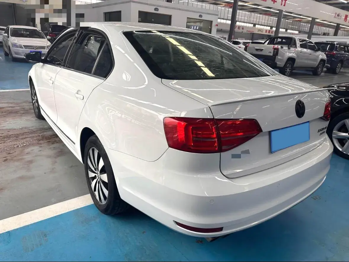 2018 VOLKSWAGEN SAGITAR thumbnail 3