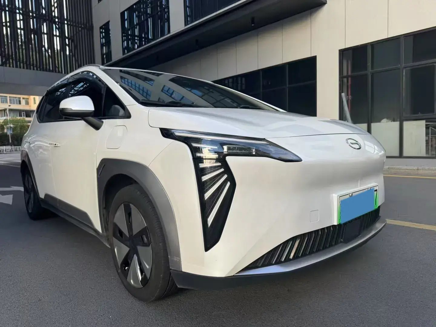 2023 AION Y thumbnail 3