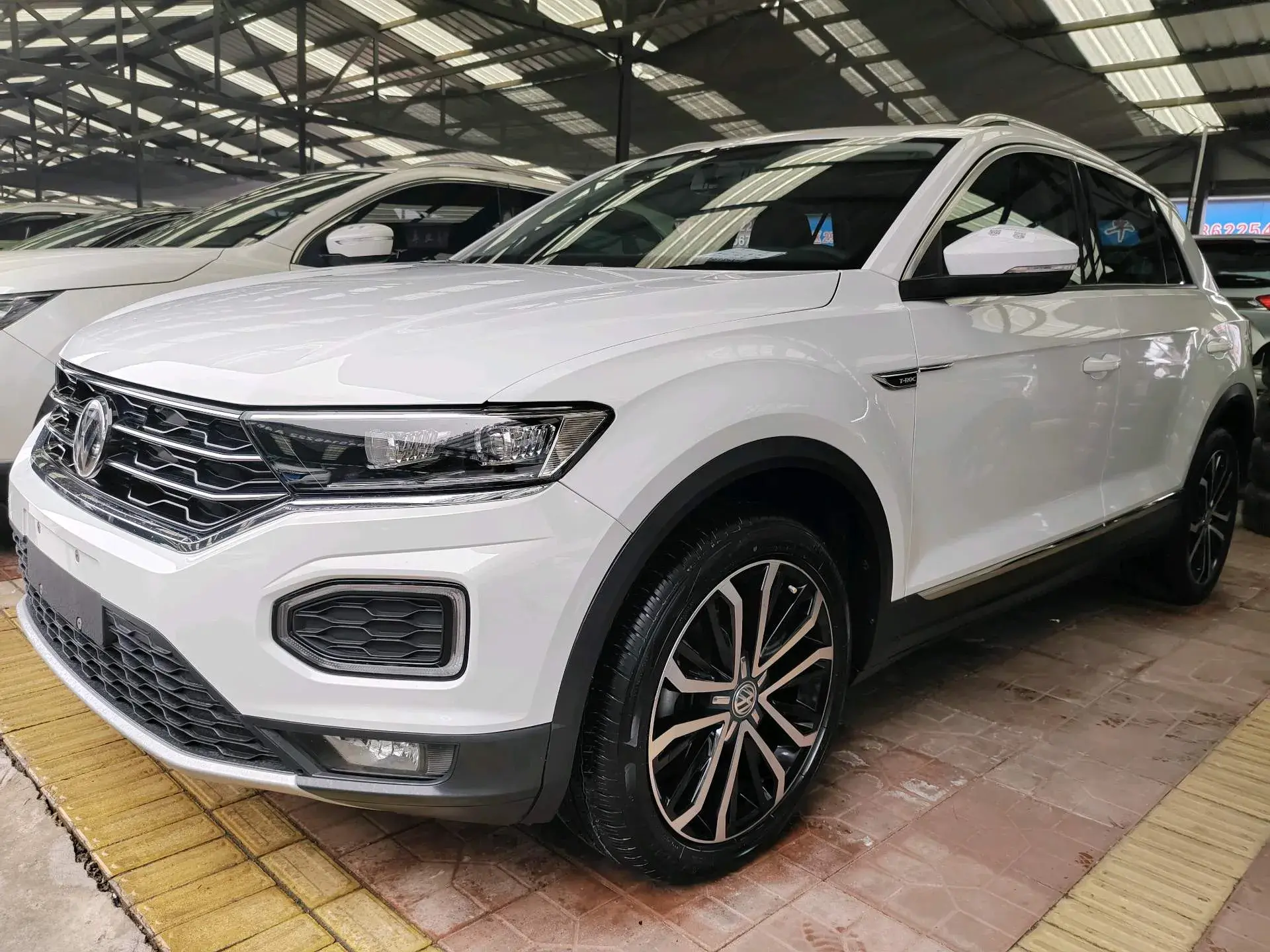 2019 VOLKSWAGEN T-ROC view 1