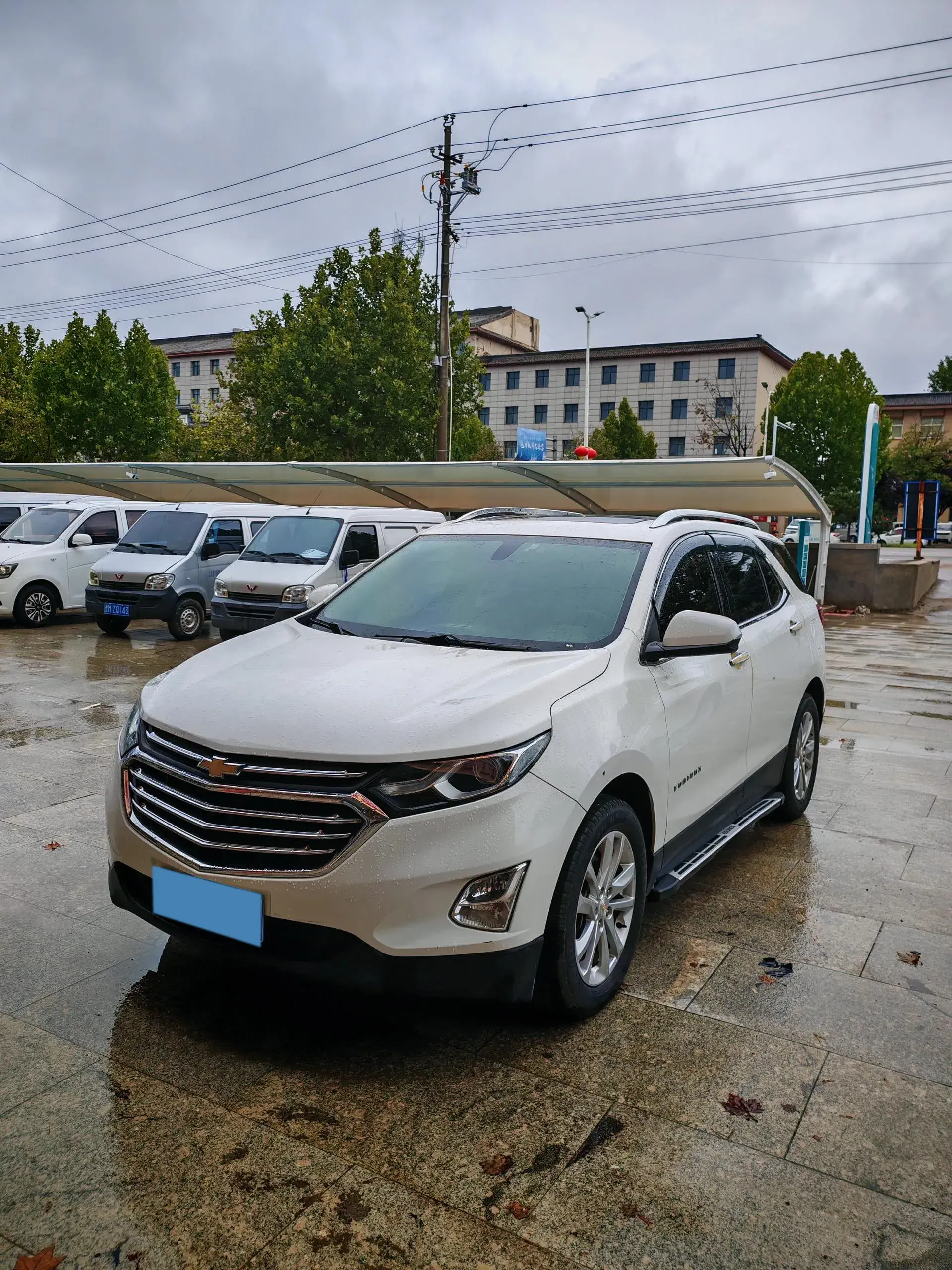 2018 CHEVROLET EQUINOX view 1