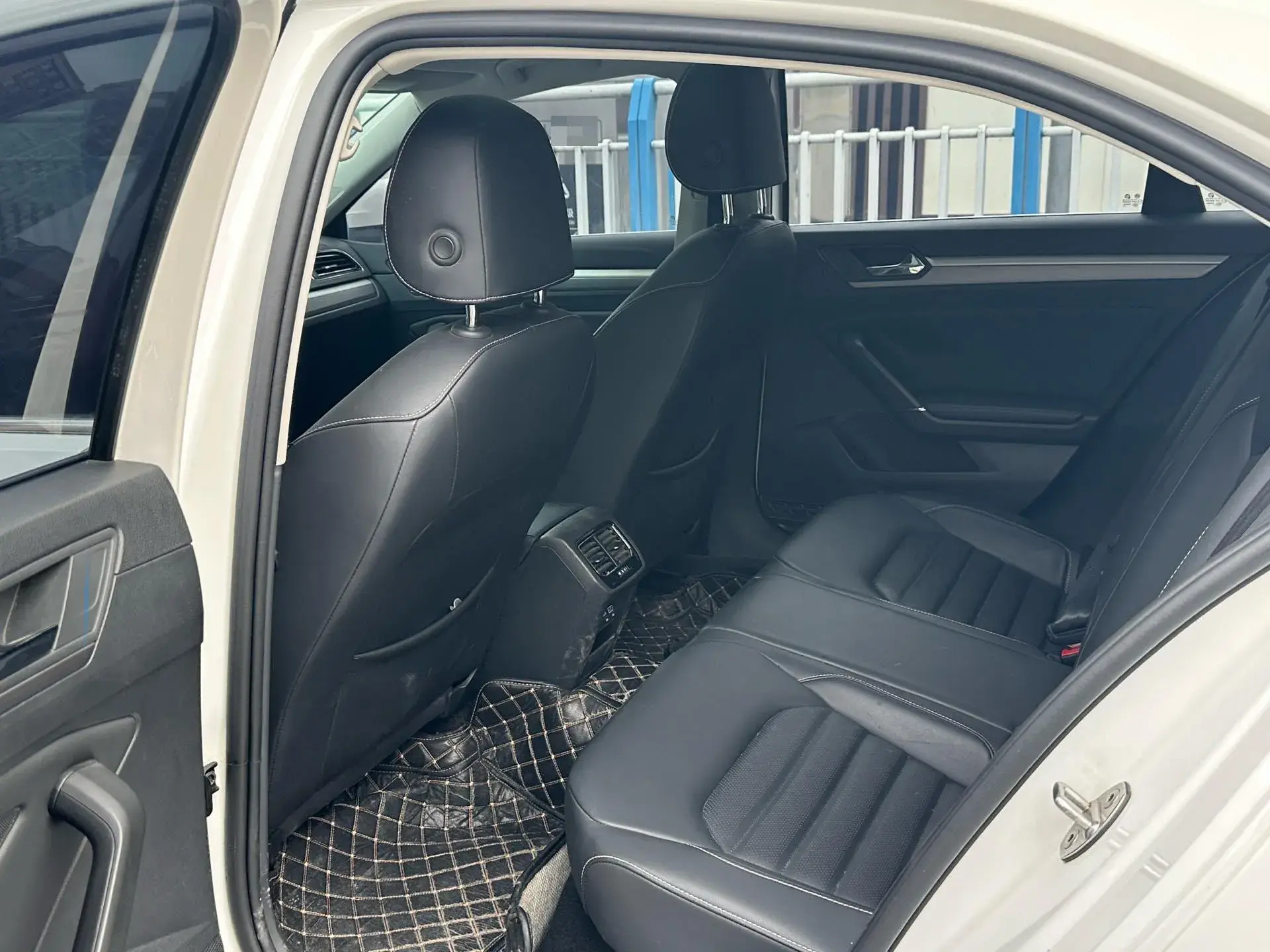 2021 VOLKSWAGEN LAMANDO thumbnail 3