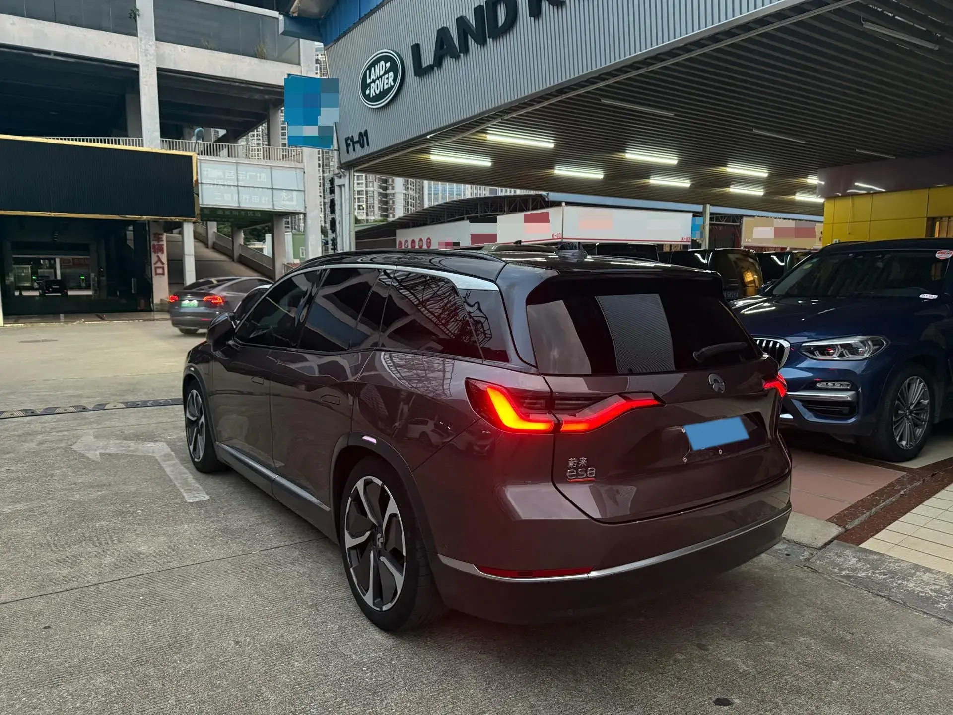 2020 NIO ES8 thumbnail 3