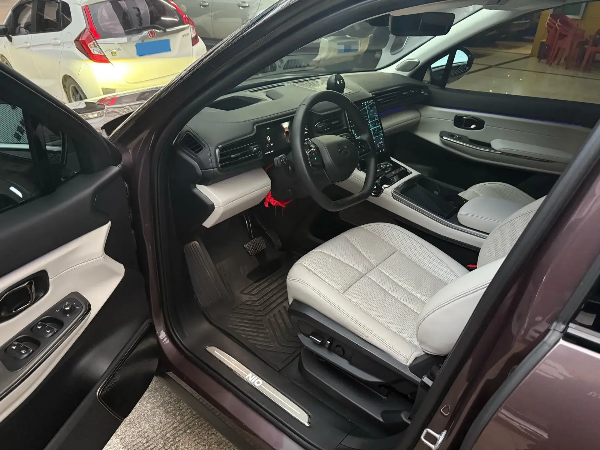 2020 NIO ES8 thumbnail 4