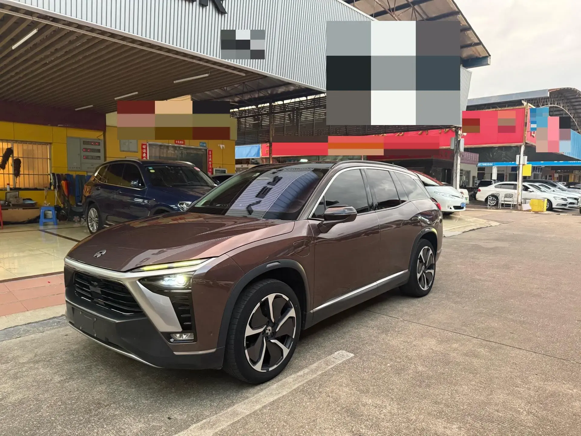 2020 NIO ES8 view 1