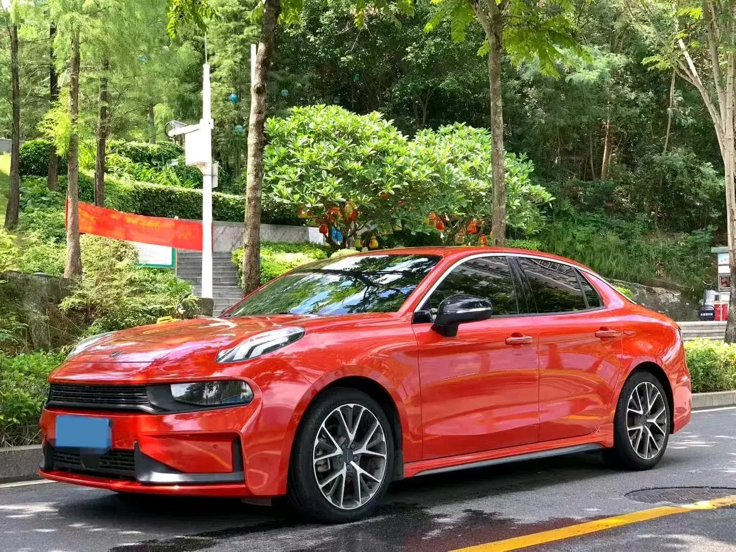 2019 LYNK&CO 03 view 1