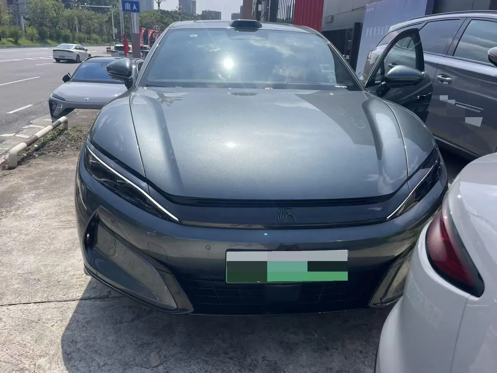 2025 BYD HANL thumbnail 2