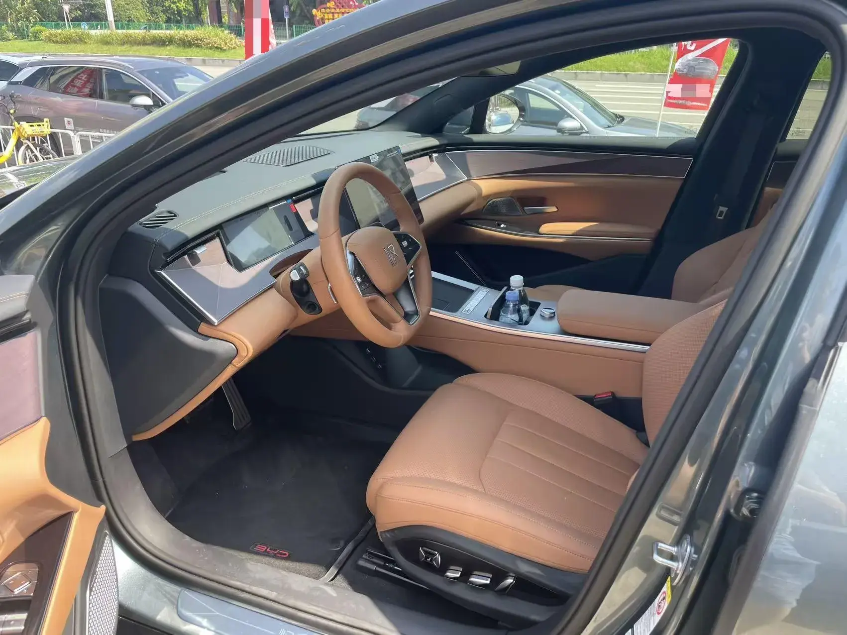 2025 BYD HANL thumbnail 3