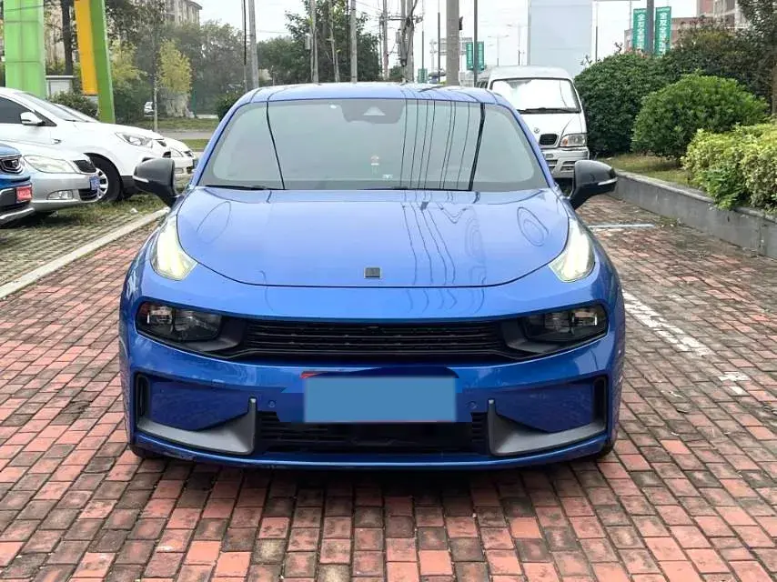 2018 LYNK&CO 03 thumbnail 3