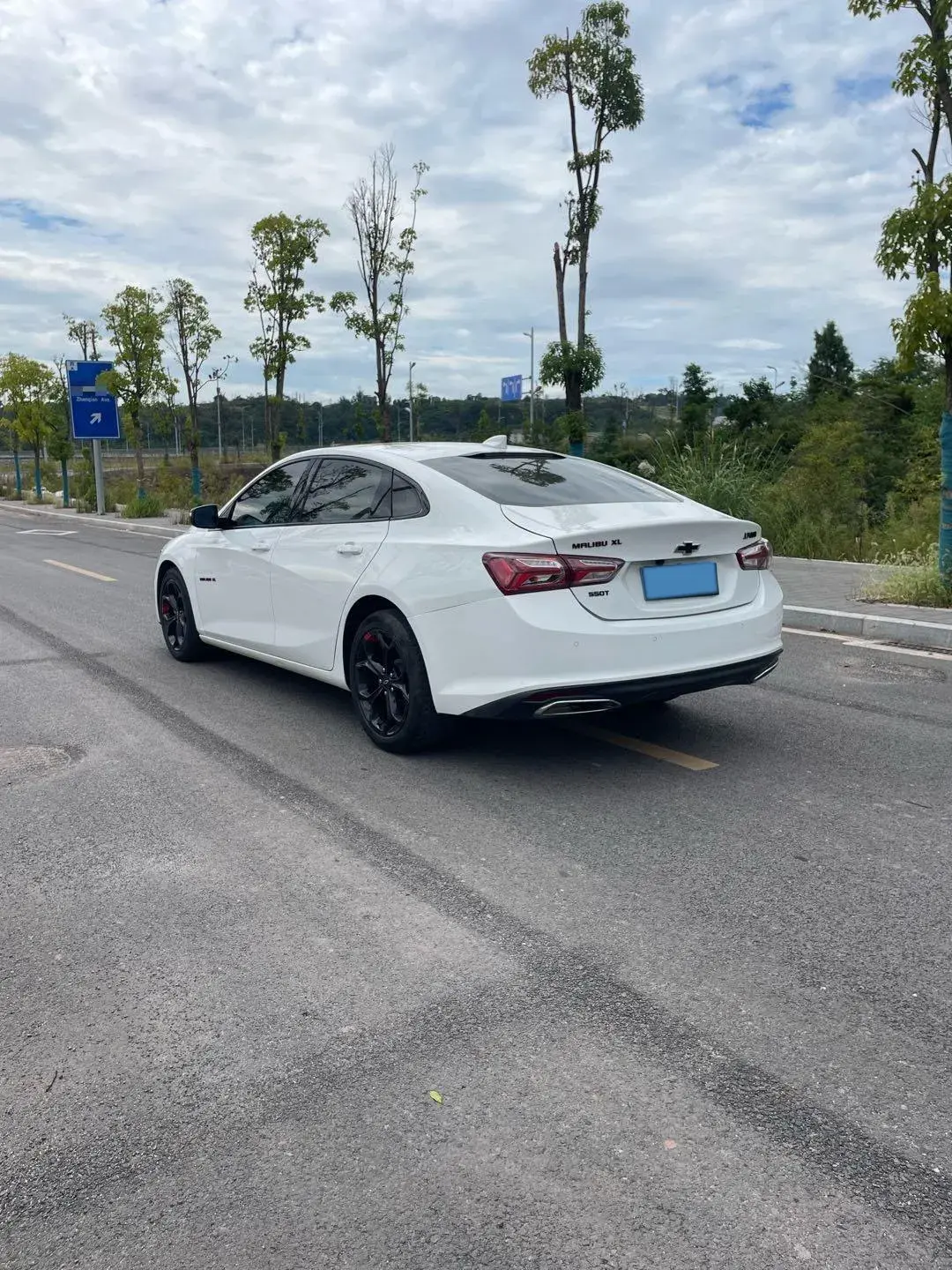 2019 CHEVROLET MALIBU thumbnail 3