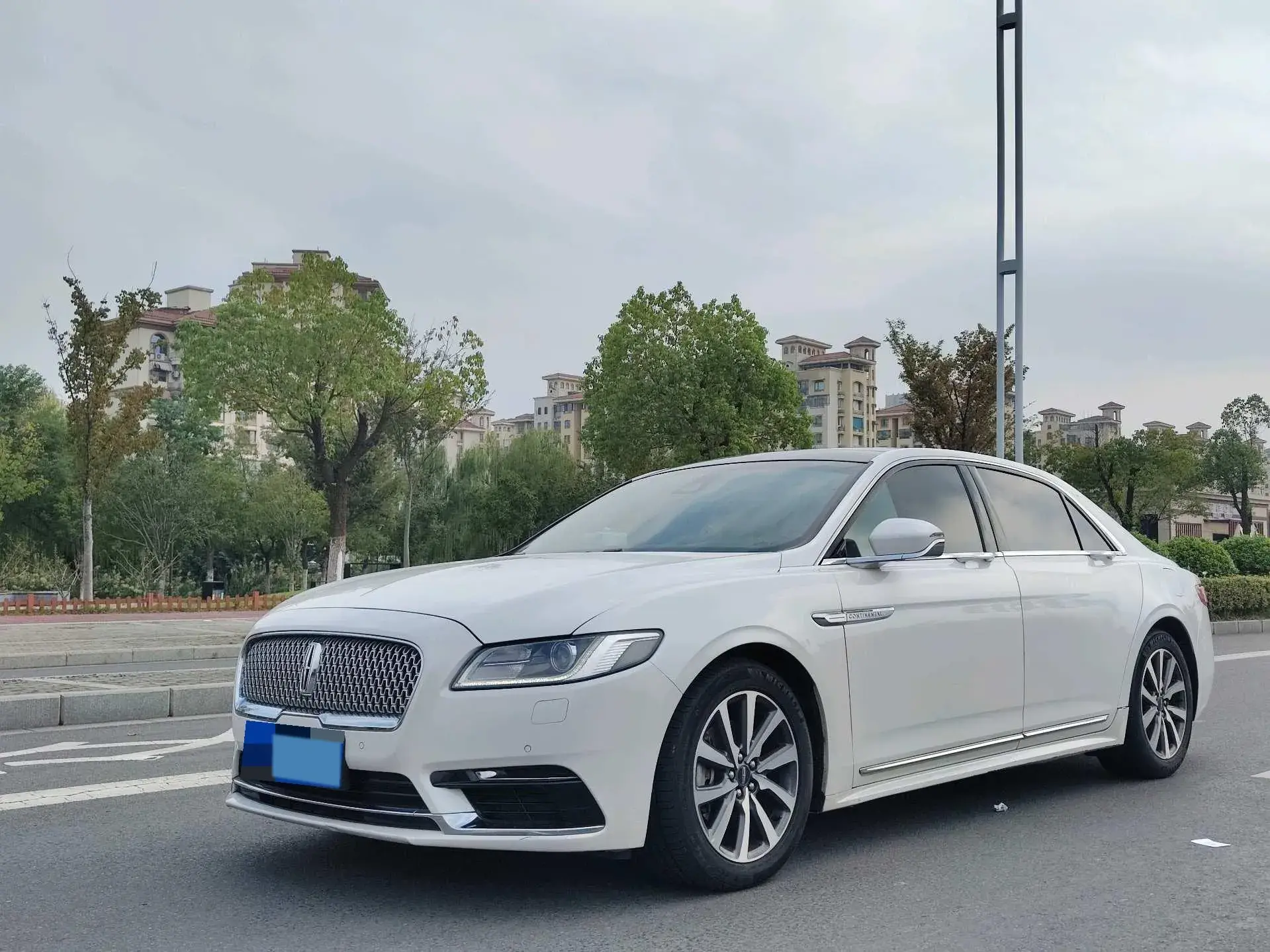 2017 LINCOLN CONTINENTAL view 1