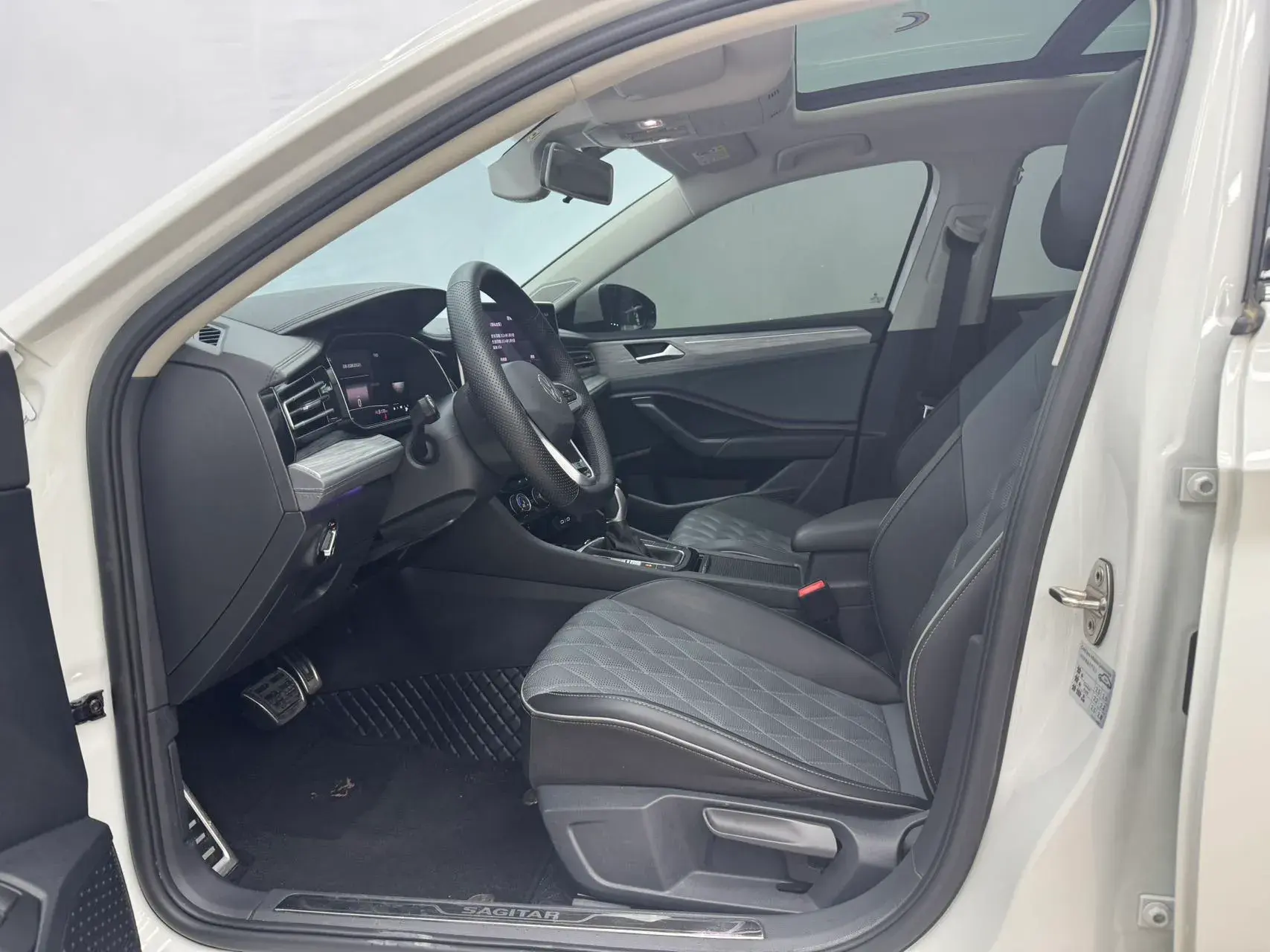 2023 VOLKSWAGEN SAGITAR thumbnail 4