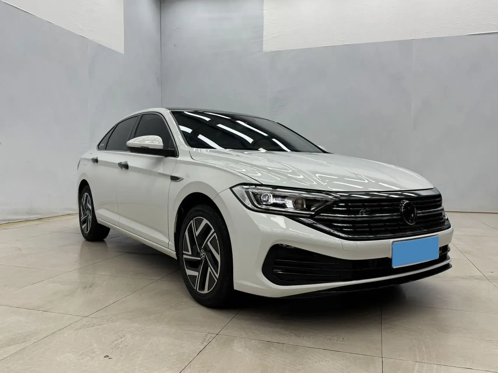 2023 VOLKSWAGEN SAGITAR thumbnail 3