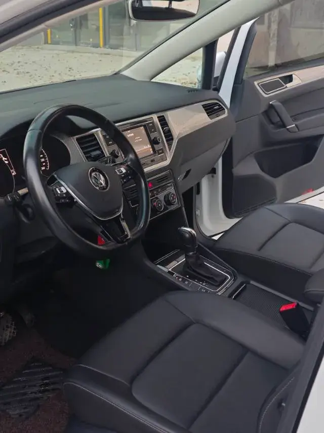 2019 VOLKSWAGEN GOLF thumbnail 3