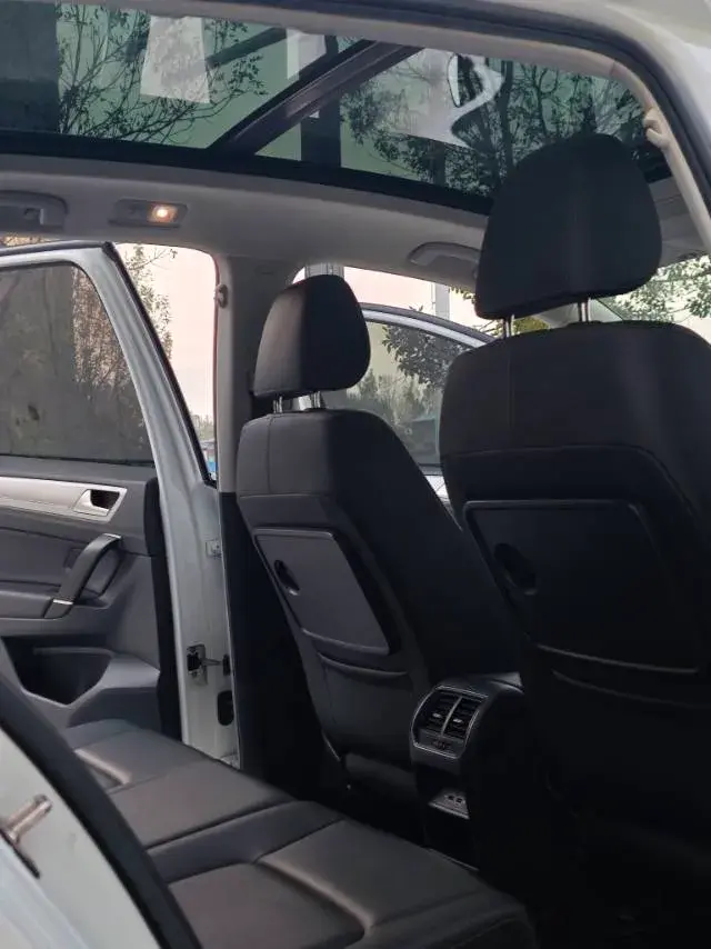 2019 VOLKSWAGEN GOLF thumbnail 4