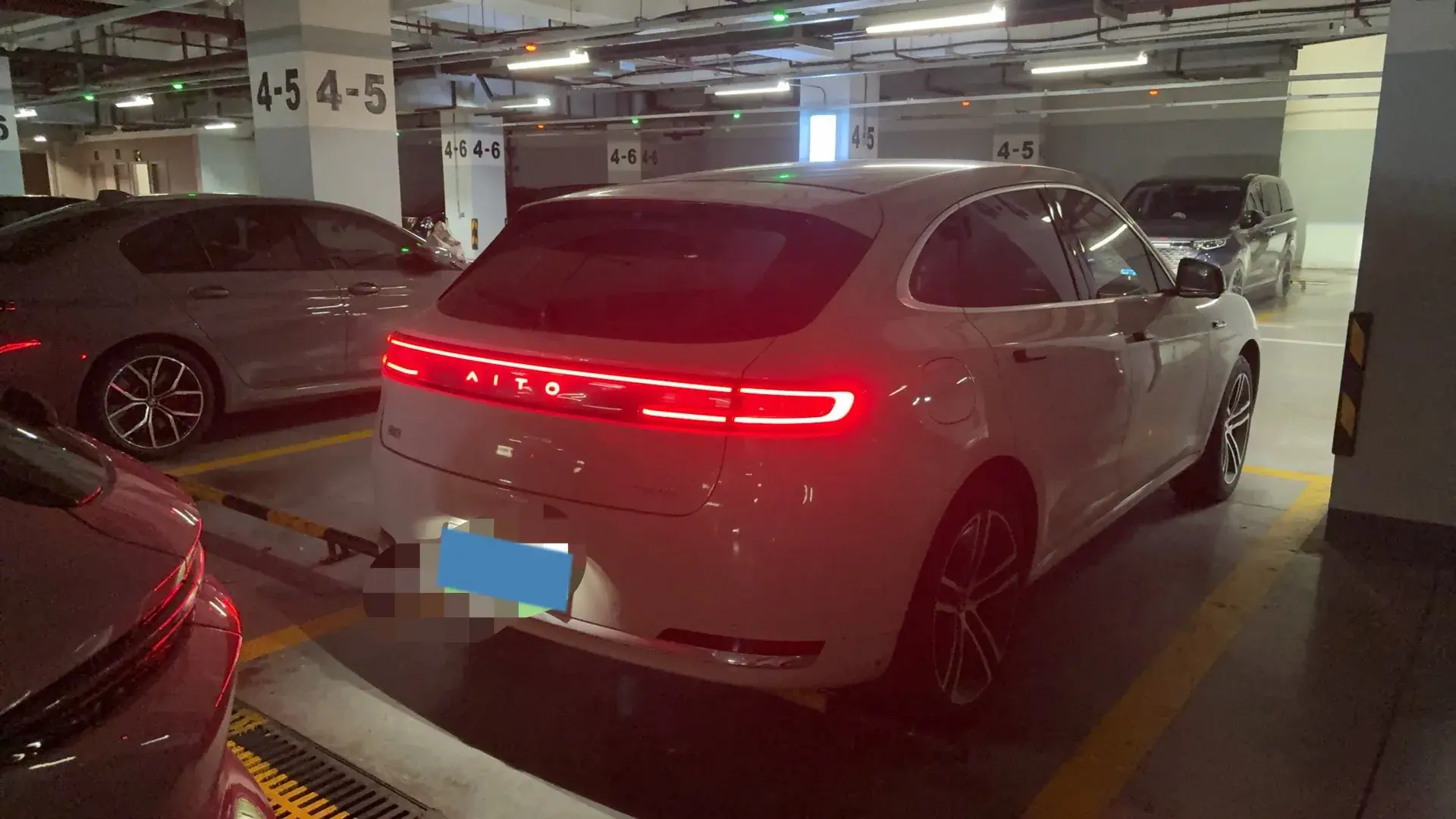 2025 AITO AITO thumbnail 3