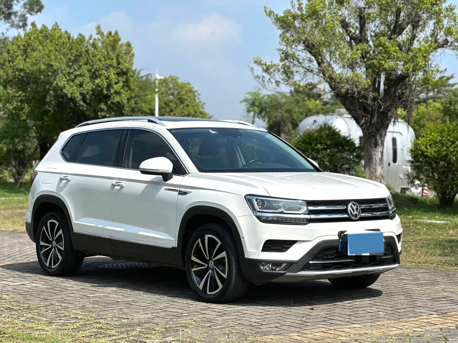 2019 VOLKSWAGEN THARU thumbnail 2