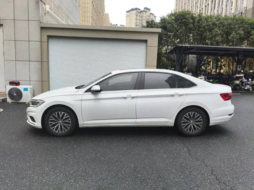 2019 VOLKSWAGEN SAGITAR thumbnail 3