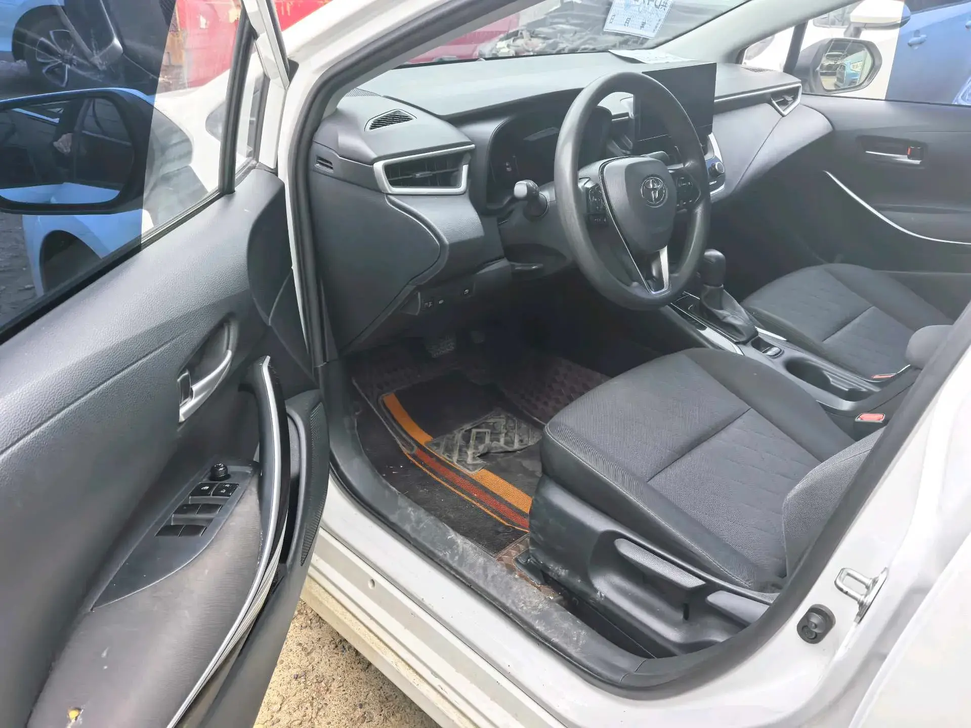 2023 TOYOTA COROLLA thumbnail 3