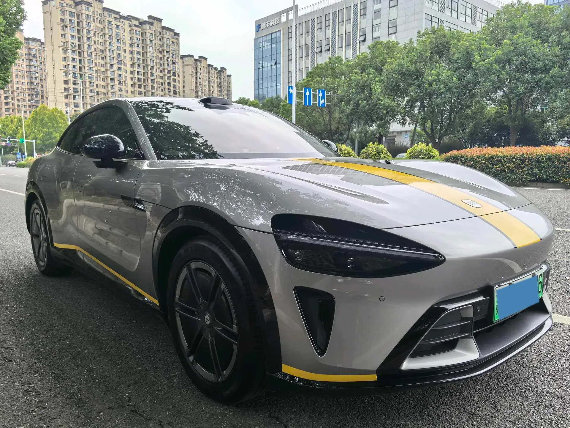 2025 MI YU7 thumbnail 3