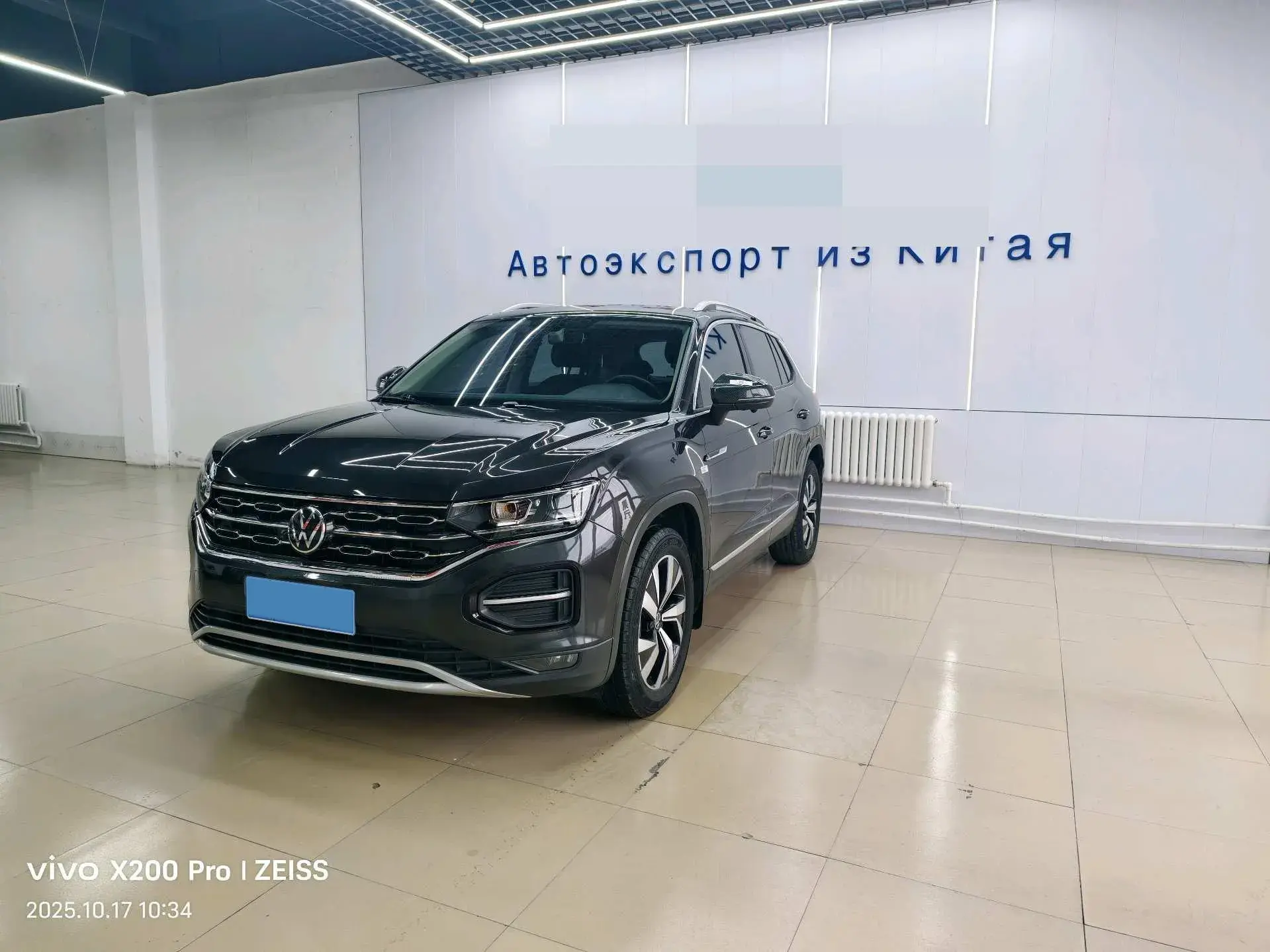 2022 VOLKSWAGEN TAYRON view 1