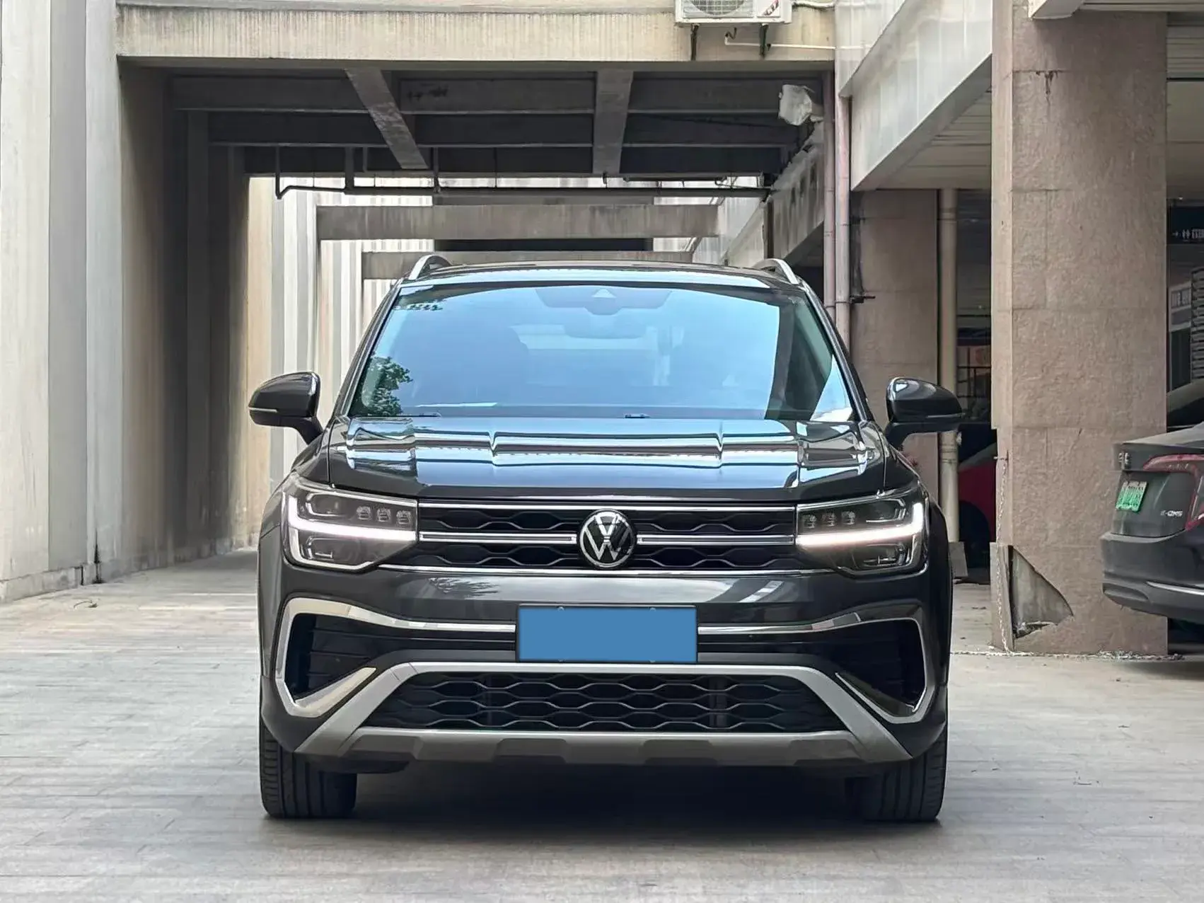 2023 VOLKSWAGEN THARU thumbnail 2