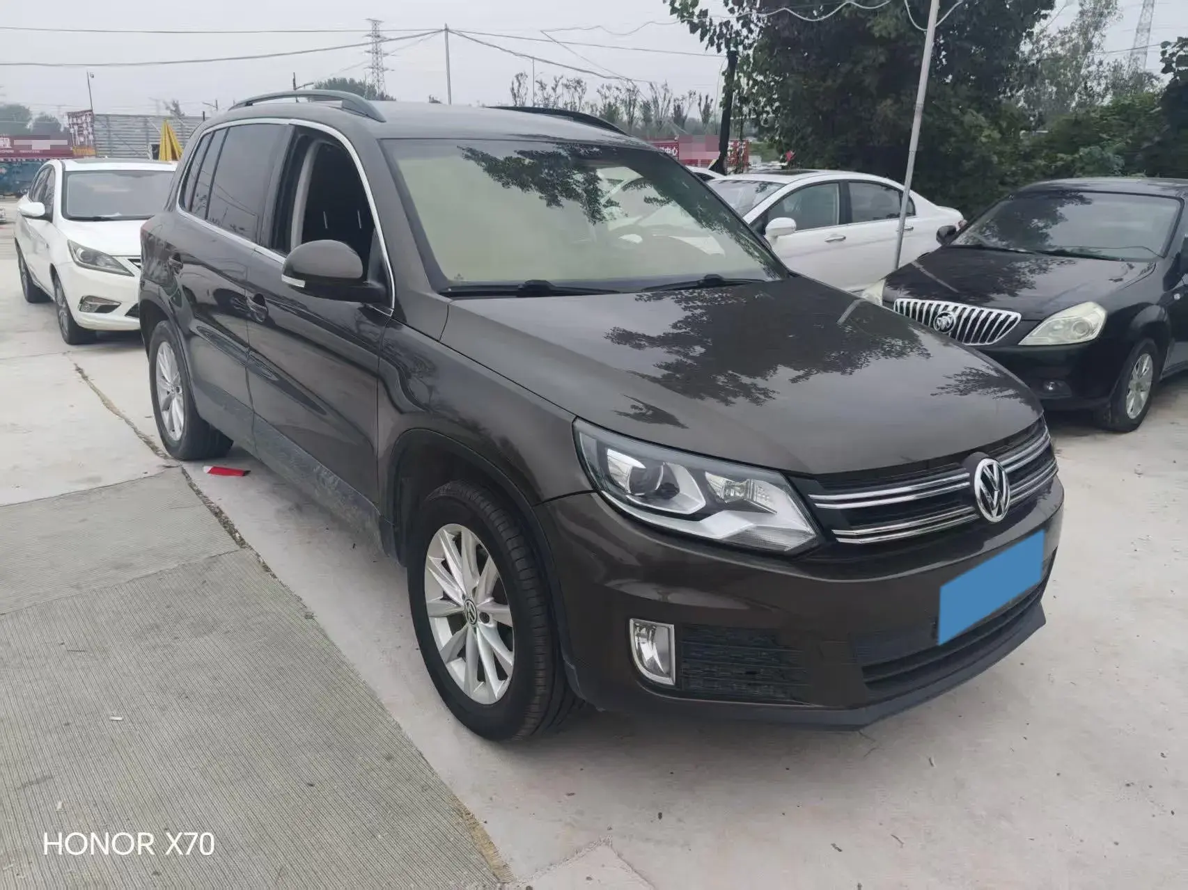 2017 VOLKSWAGEN TIGUAN thumbnail 3