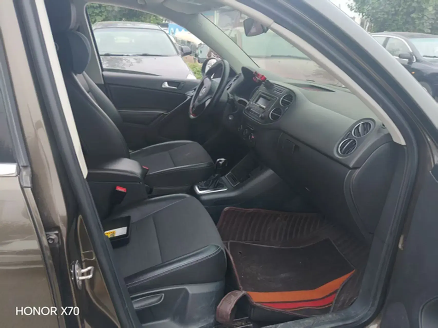 2017 VOLKSWAGEN TIGUAN thumbnail 4