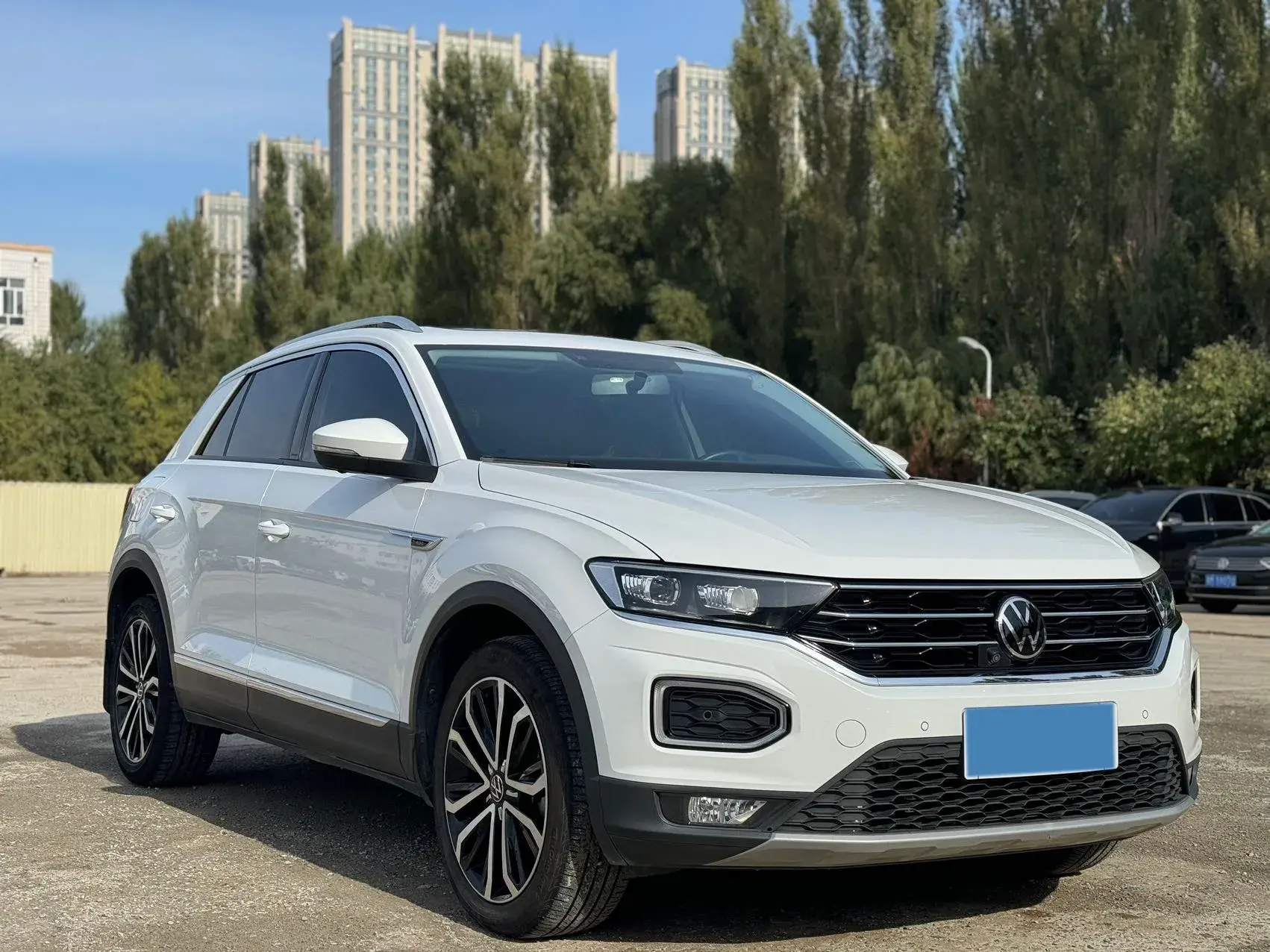 2022 VOLKSWAGEN T-ROC thumbnail 3