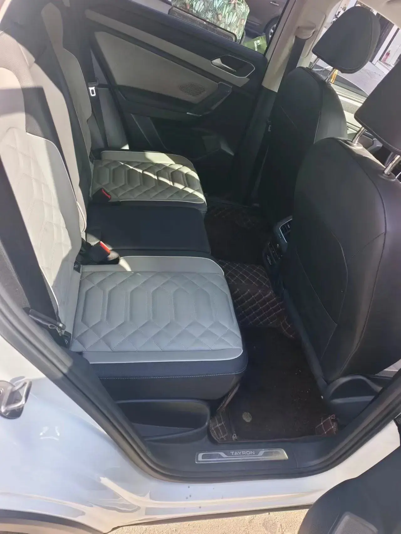 2023 VOLKSWAGEN TAYRON thumbnail 4