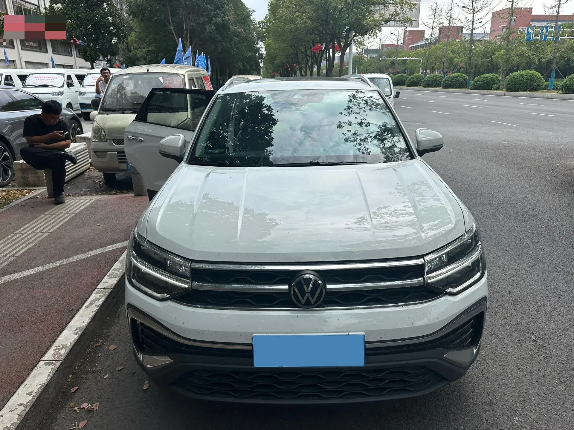 2023 VOLKSWAGEN THARU thumbnail 2