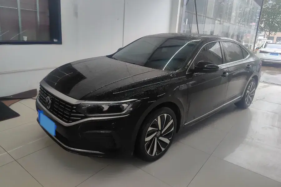 2025 VOLKSWAGEN PASSAT view 1