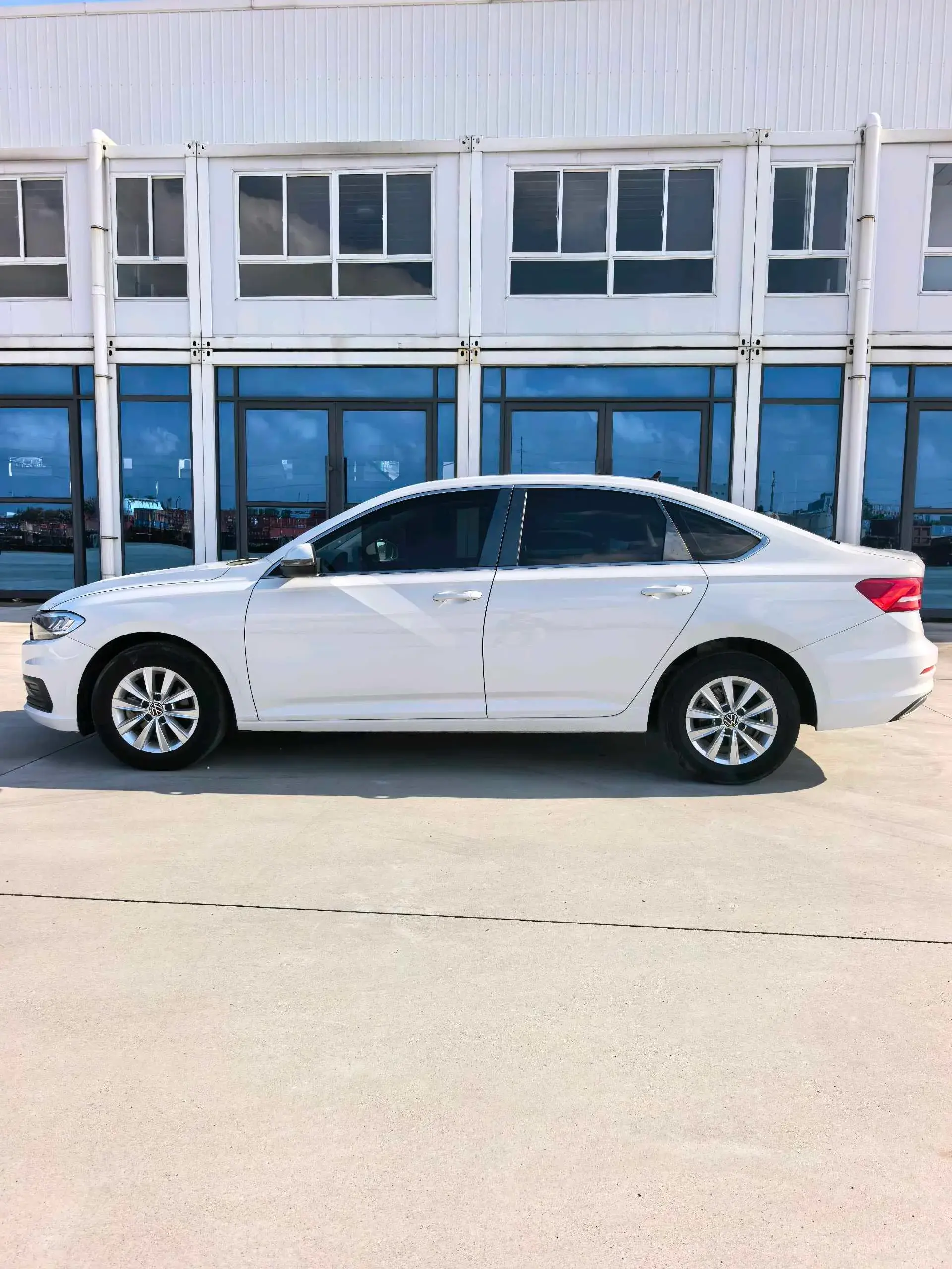 2019 VOLKSWAGEN LAVIDA thumbnail 4