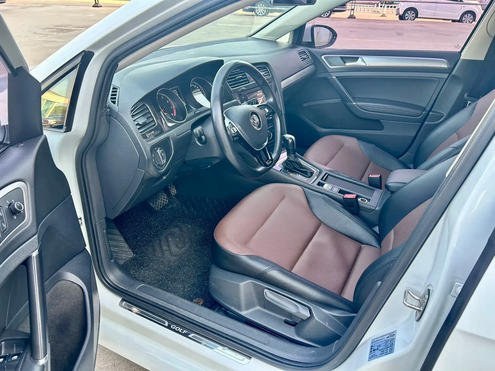 2019 VOLKSWAGEN GOLF thumbnail 3