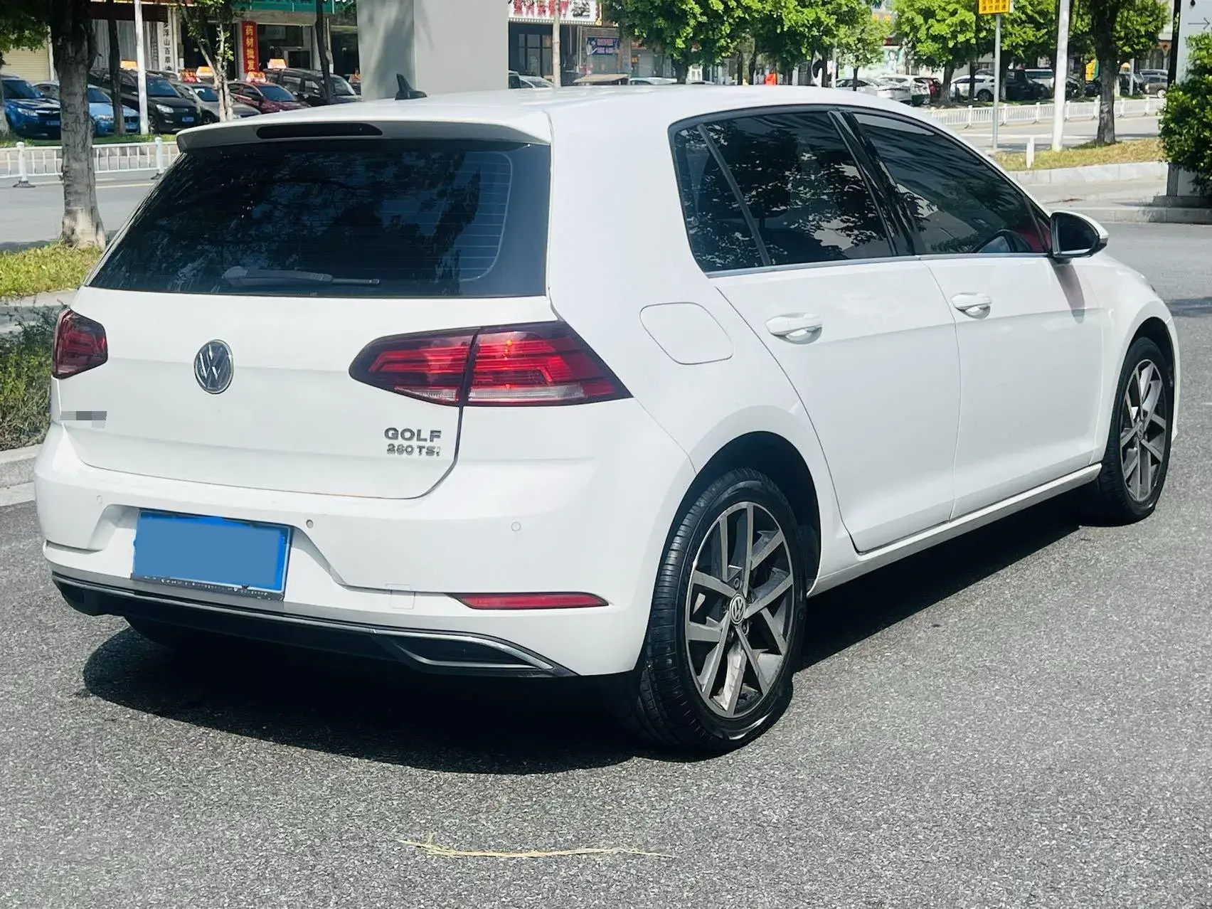2020 VOLKSWAGEN GOLF thumbnail 4