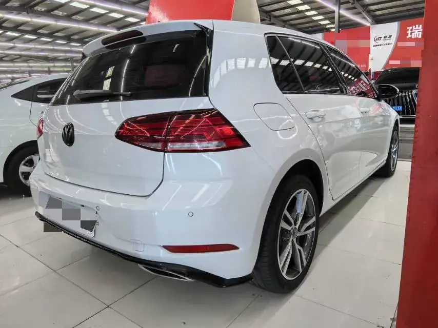 2019 VOLKSWAGEN GOLF thumbnail 3