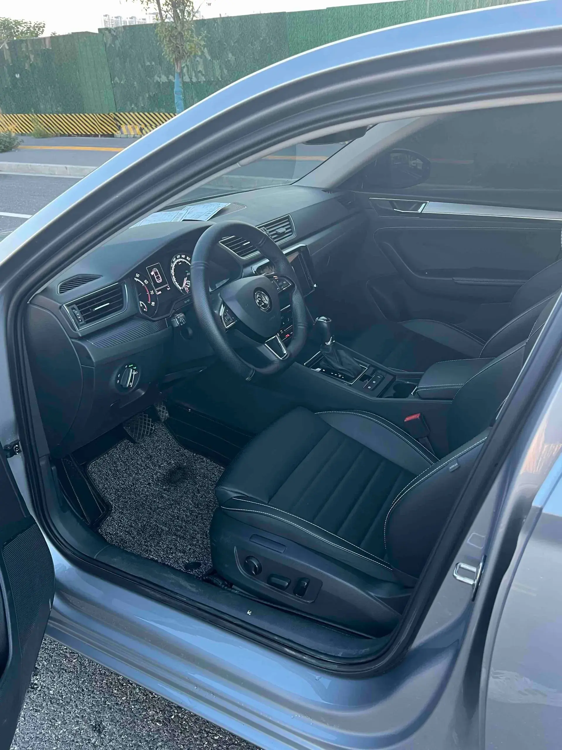 2019 SKODA SUPERB thumbnail 4