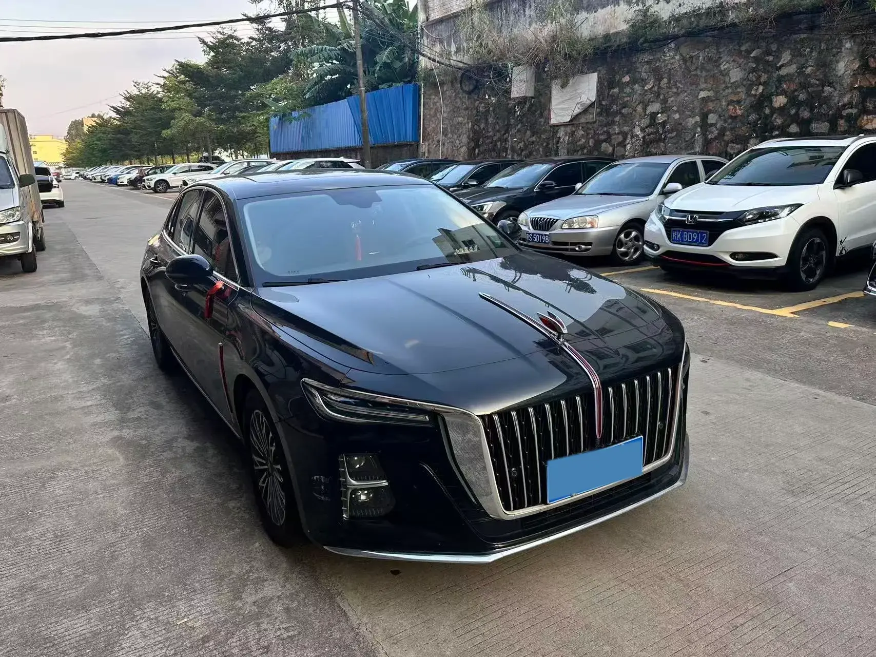2023 HONGQI H5 thumbnail 2