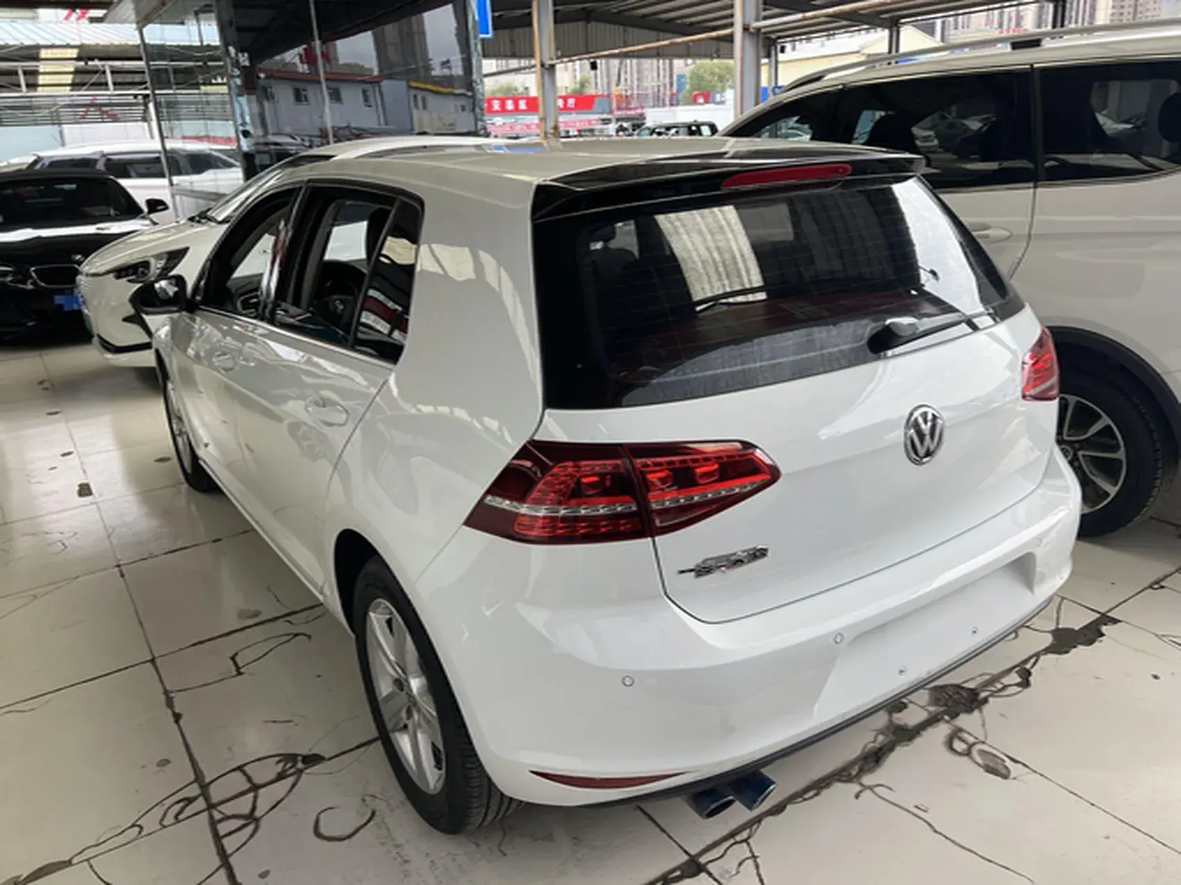 2017 VOLKSWAGEN GOLF thumbnail 4