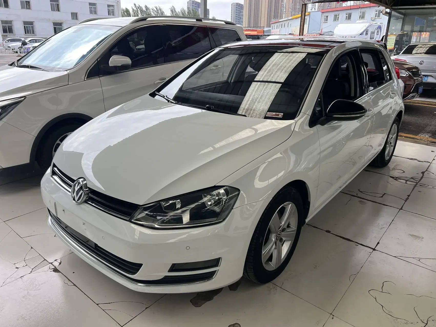 2017 VOLKSWAGEN GOLF view 1