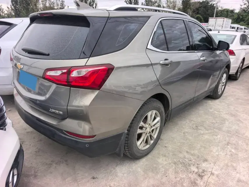 2018 CHEVROLET EQUINOX thumbnail 3