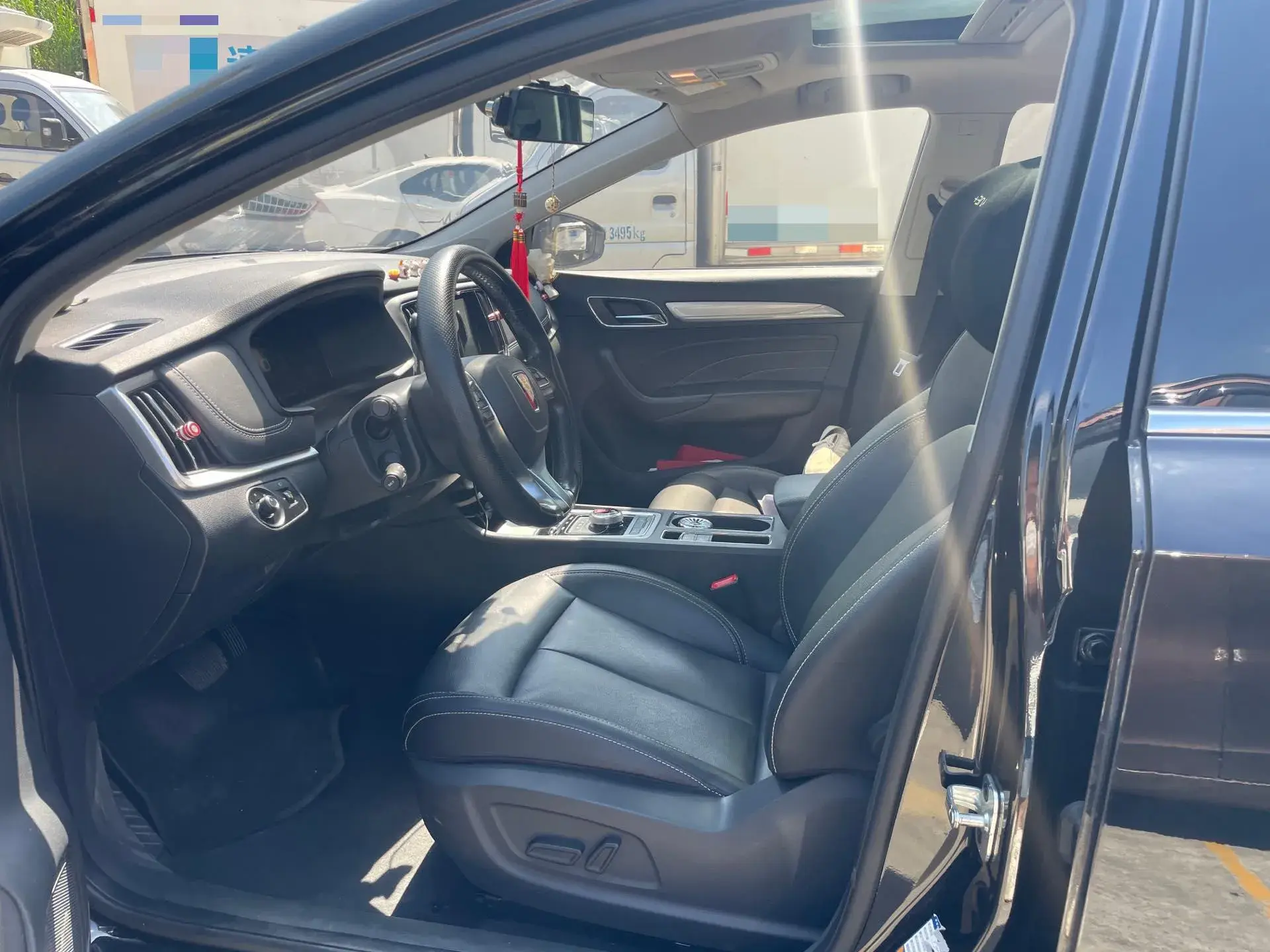 2017 ROEWE I6 thumbnail 3